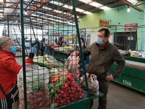 Na pijace isključivo sa zaštitnom maskom i rukavicama